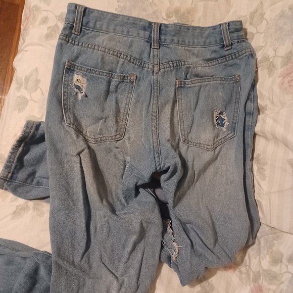 Nasty Gal distressed high-waisted jeans - Picture 4 of 7